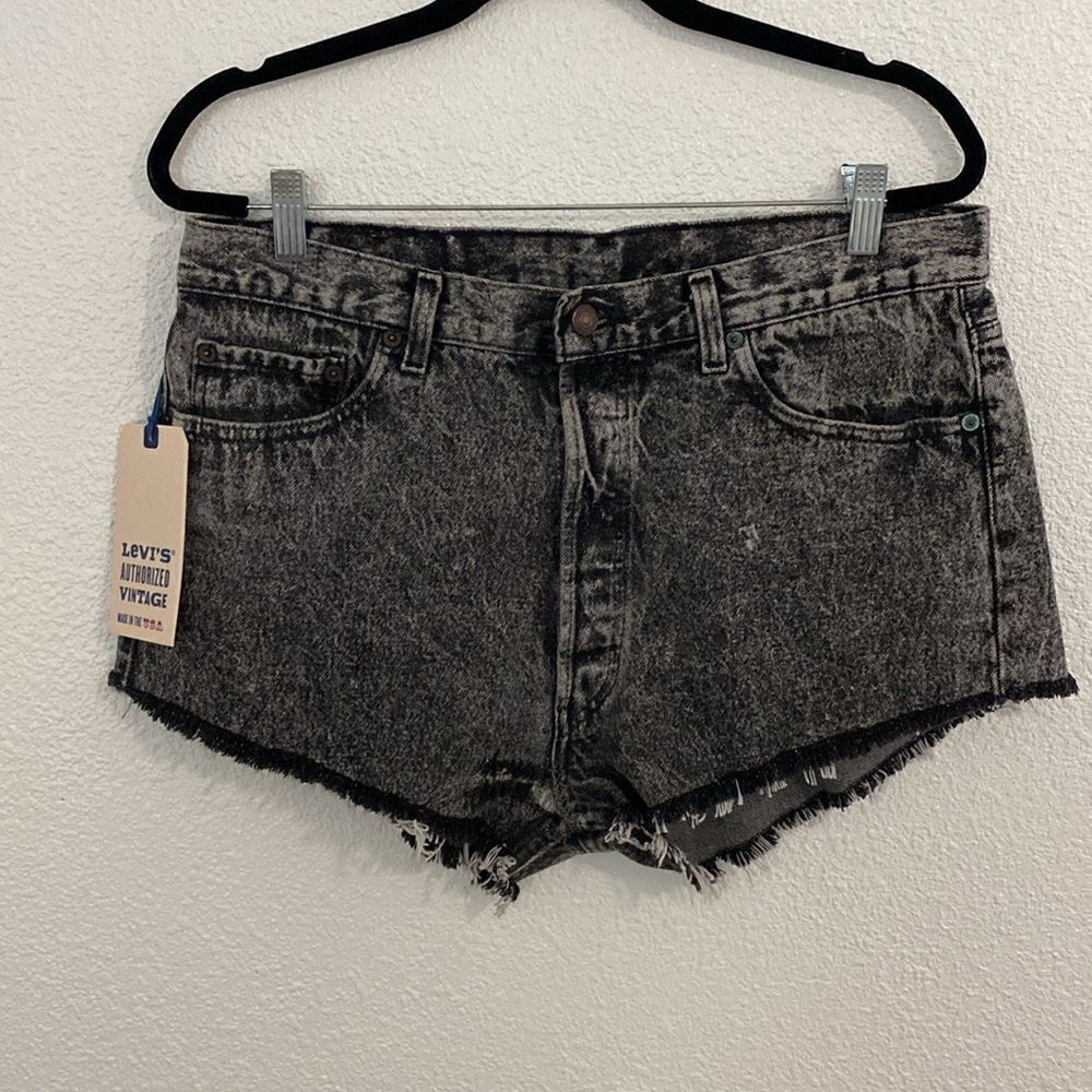 NWT-Levi’s Authorized Vintage-faded Black-button fly cutoff-denim shorts-Size 34